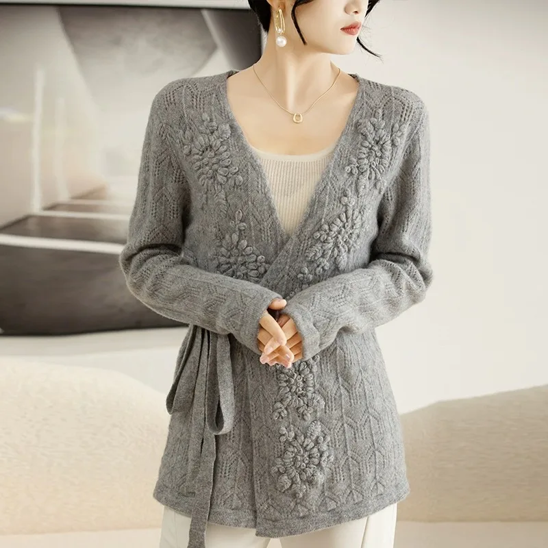 Long belt knitted cashmere cardigan women\'s autumn/winter embroidered V-neck lazy loose sweater slimming coat