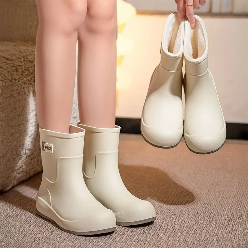 Novas botas de chuva femininas moda mid-tube fixo veludo quente botas de chuva ao ar livre antiderrapante e resistente ao desgaste sapatos de borracha de deslocamento