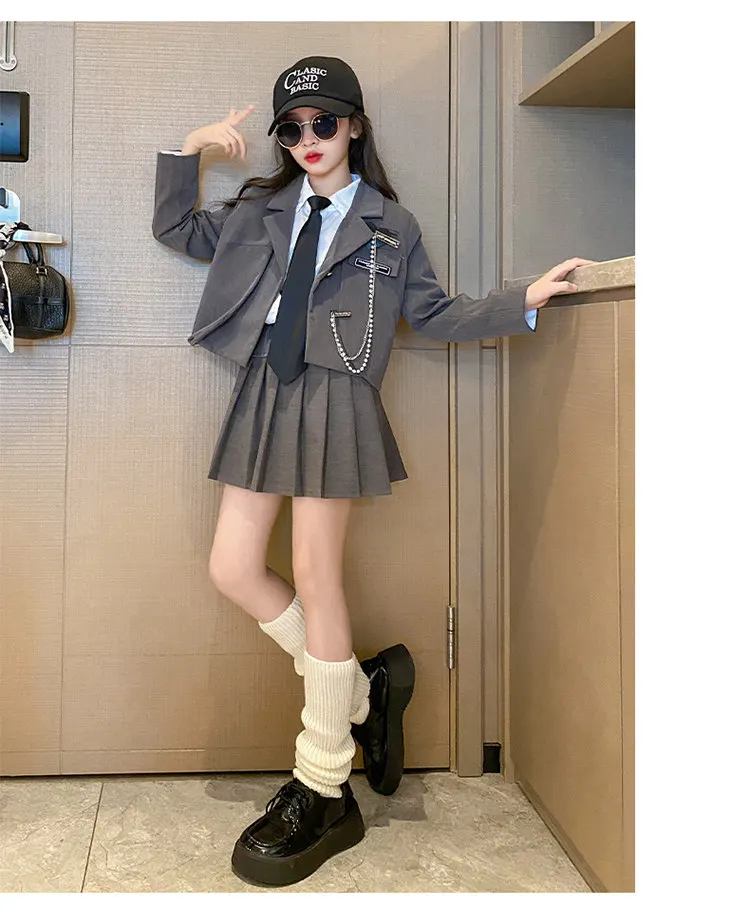 Schuluniform-Set für junge Mädchen im JK-Stil, einzigartige formelle Jacke mit Kette und plissiertem Rock, 2-teiliger Blazer-Anzug für Schulkinder. – Detail 6