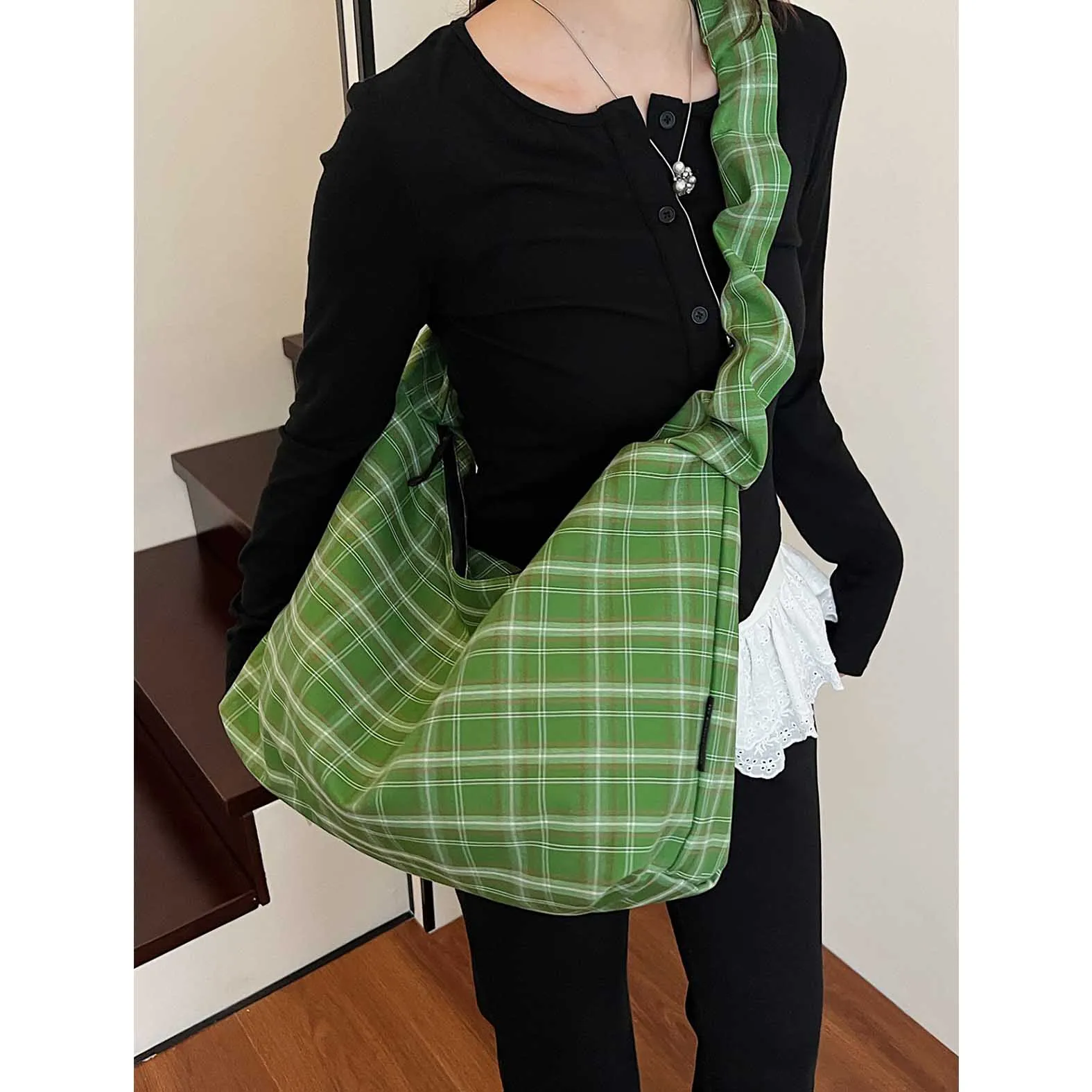 

New canvas tote bag for students, simple casual women's armpit bag, shoulder bag, large capacity commuting, forest style trend