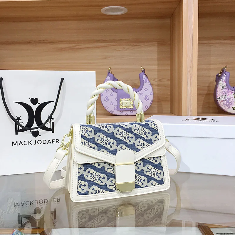 

Luxury Elegant Tote Bag for Stylish Women Office Essential Leather Large Capacity Vintage Design