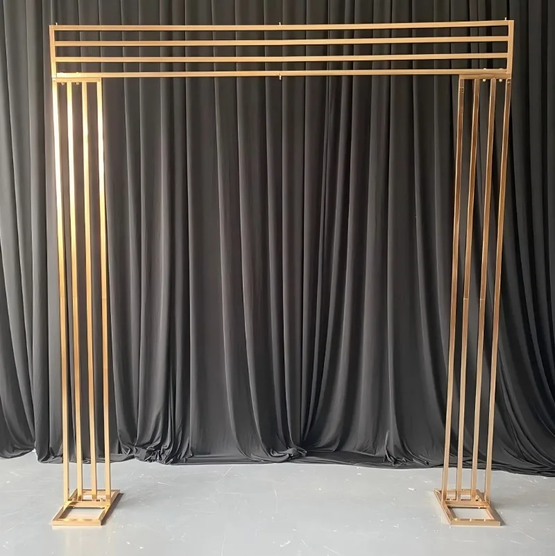 Luksusowy złoty metalowy łuk ślubny z efektem rdzy, stalowy stelaż, dekoracja mebli na scenę weselną.