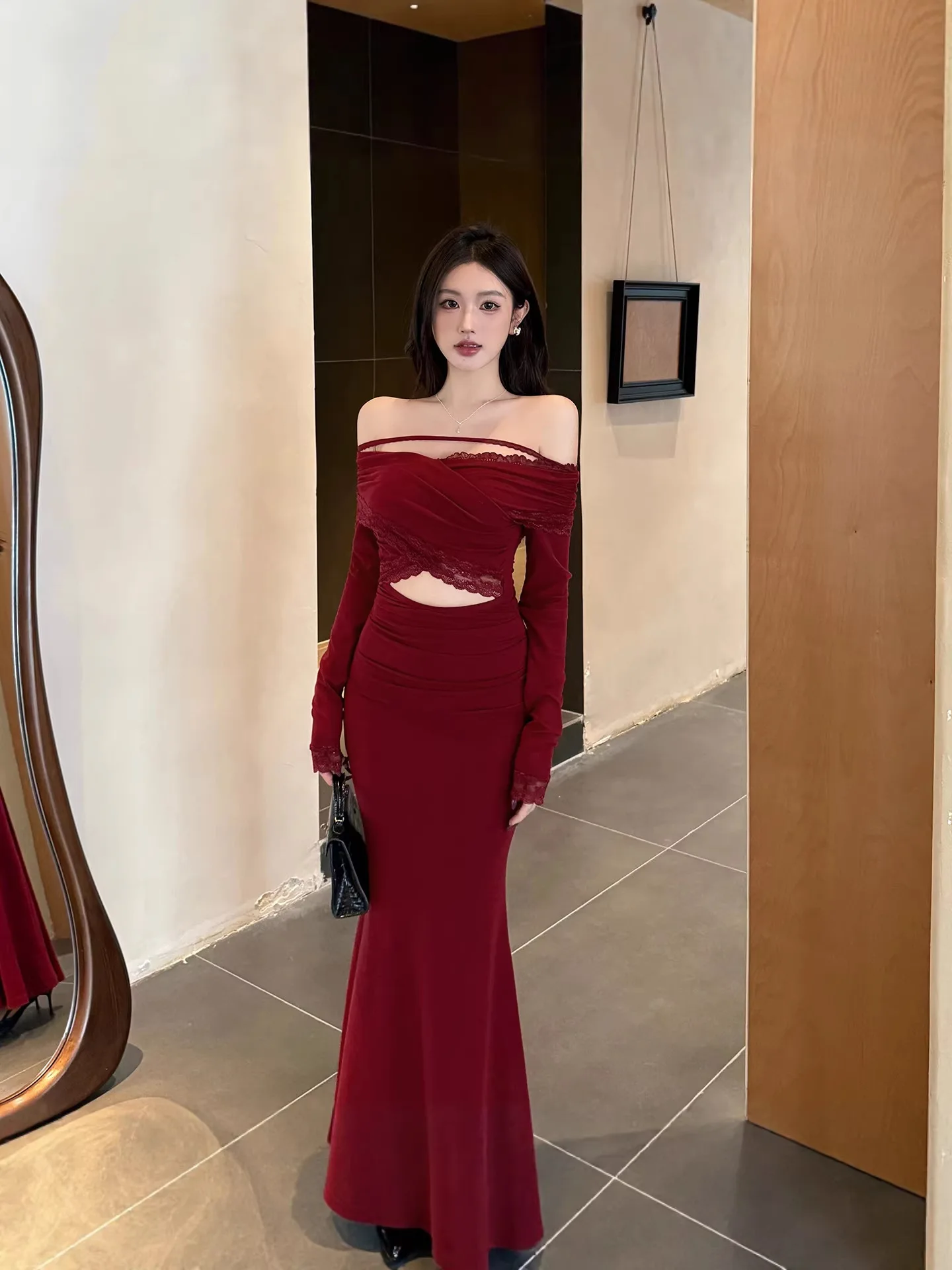 Vestido de noche Retro de Navidad rojo con un solo hombro y manga larga para mujer, vestido con recortes de encaje y hombros descubiertos, salida para oficina y fecha