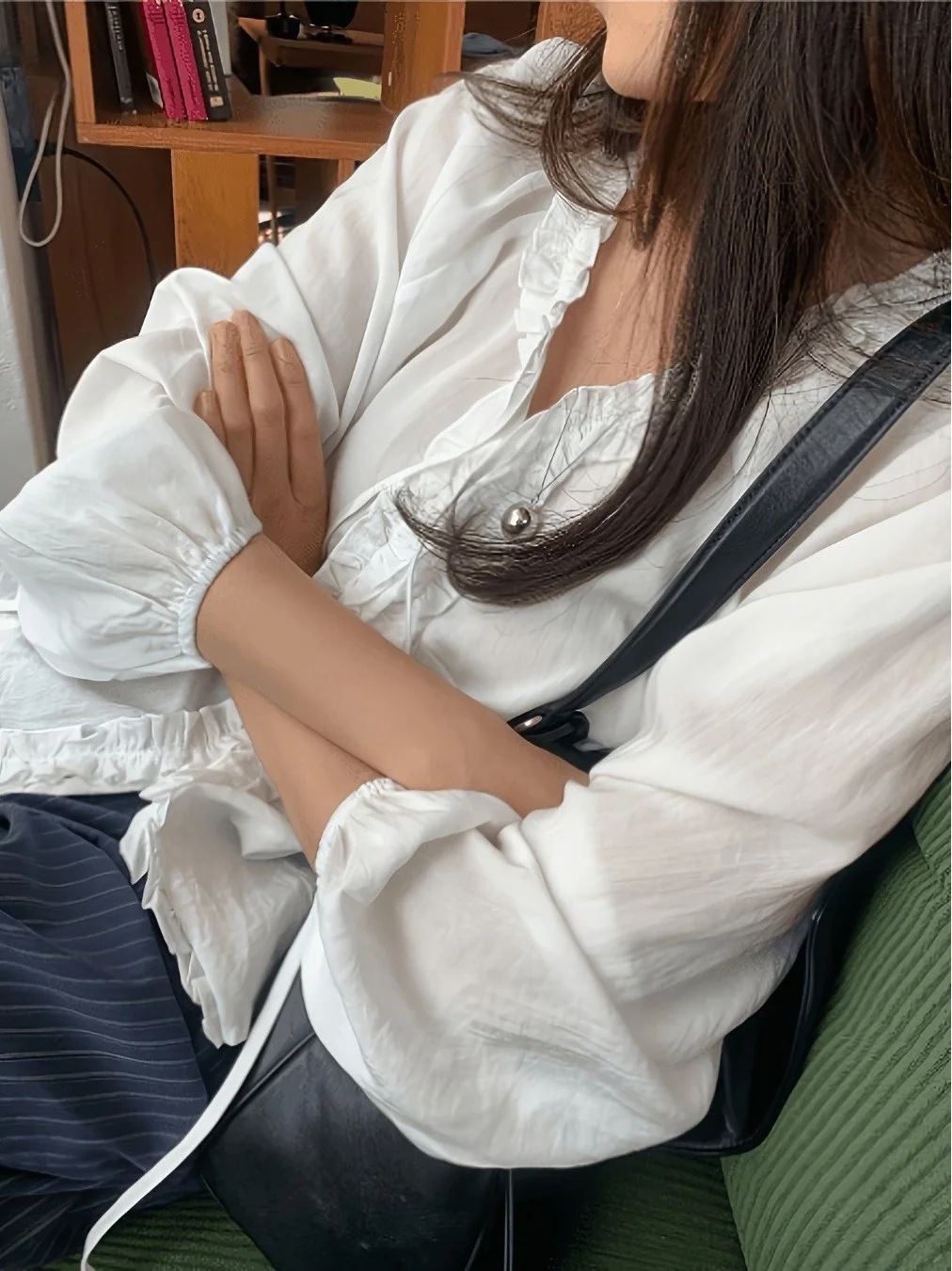 White Loose Women's Shirt Early Autumn Design Sensation Wooden  Long Sleeve Slimming Personality Top V-neck Nine-button