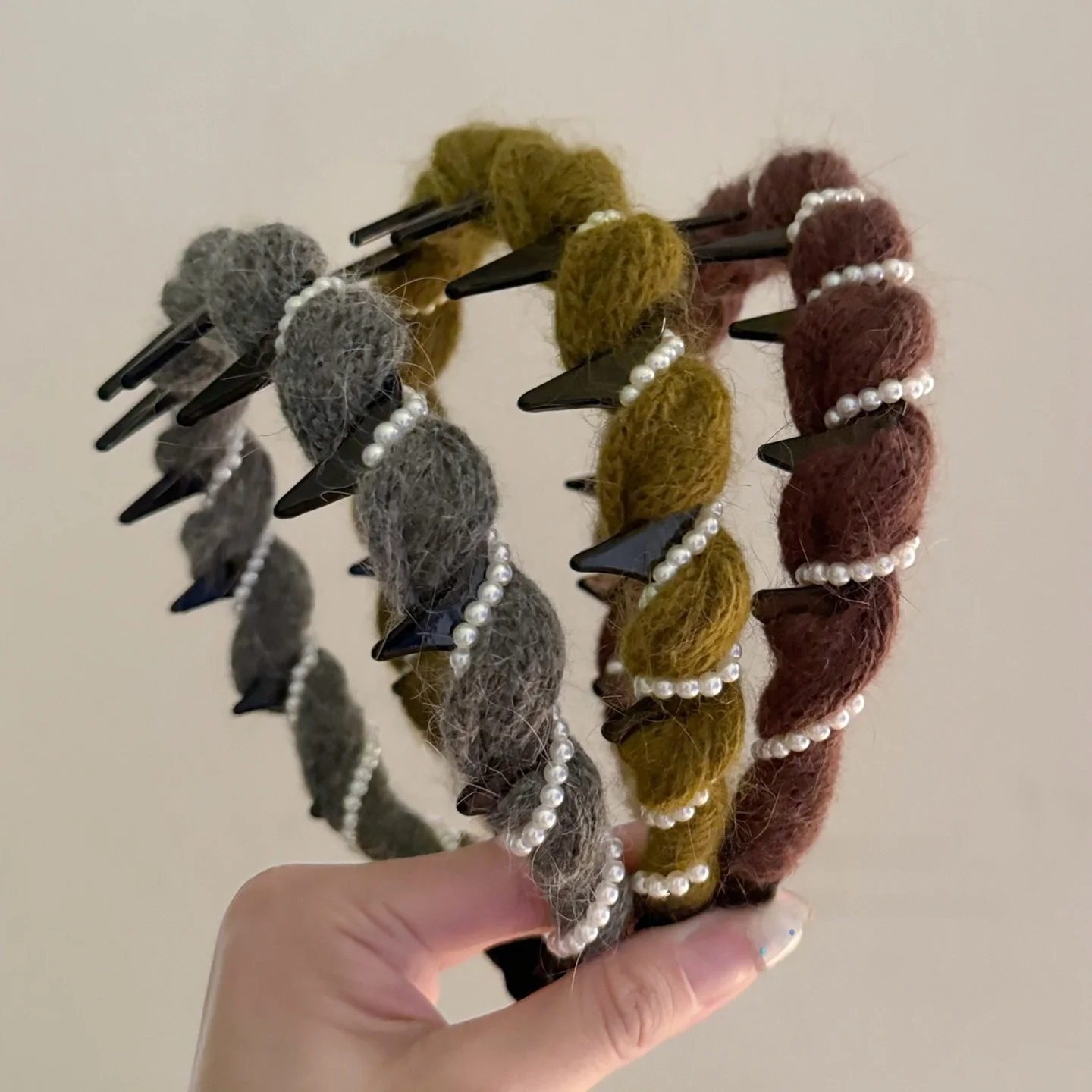 tiara-de-cabelo-retro-com-perolas-e-detalhes-de-vison-antiderrapante-para-cabelos-altos-acessorio-de-cabelo-para-meninas-faixa-de-cabelo-tricotada-estilo-vintage