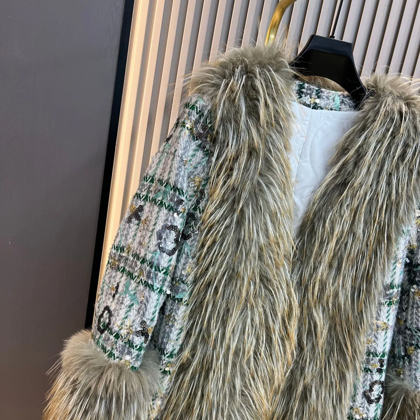 2025 شتاء جديد فو الفراء المرقعة سميكة معطف الموضة للنساء أنيقة سترة فضفاضة غير رسمية معطف الشتاء النساء