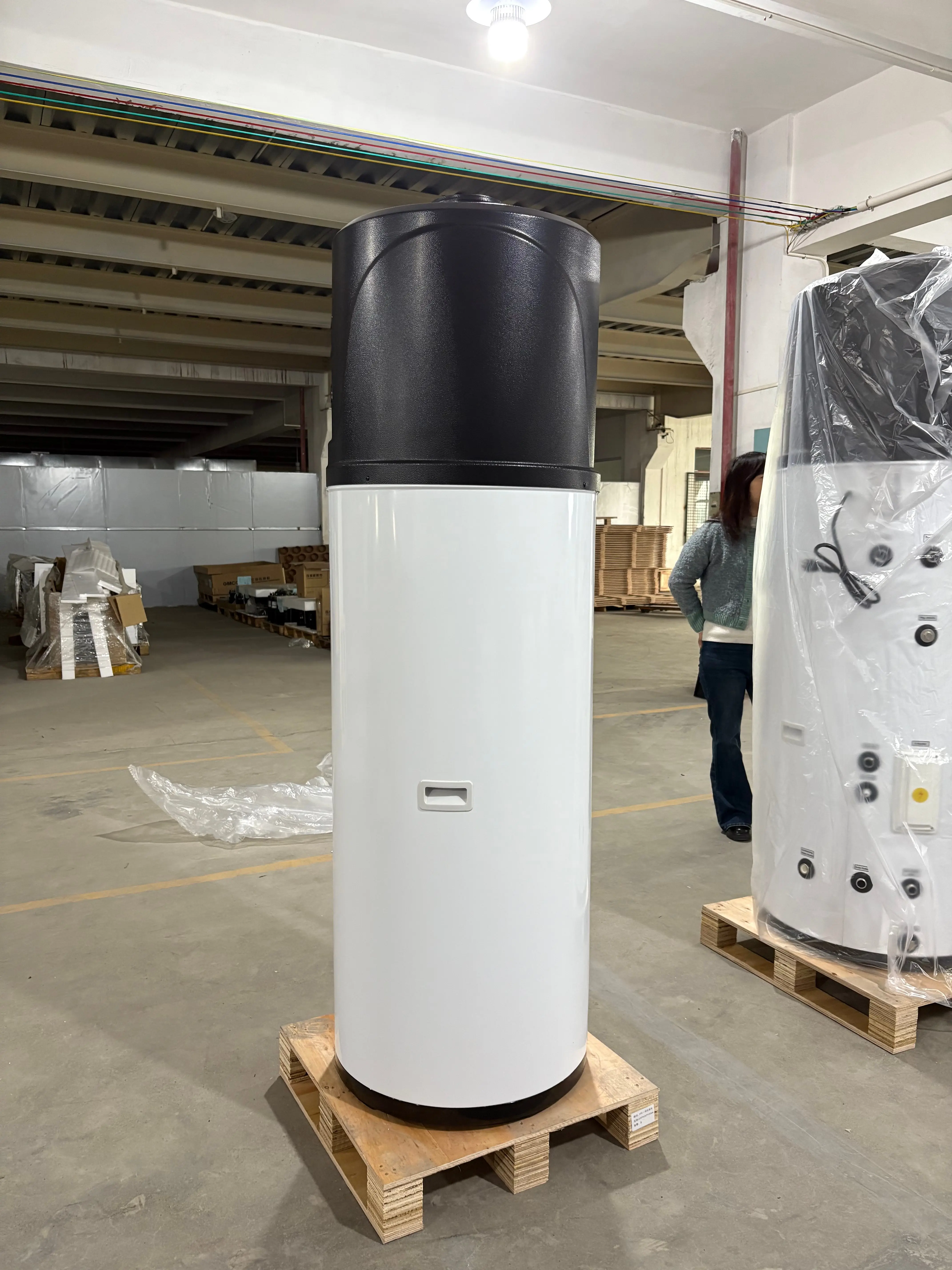All In One Heat Pump Water Heater 3KW R290 150L 220-240V For Commercial Hot Water Supply, Hotel Heating And Building Projects