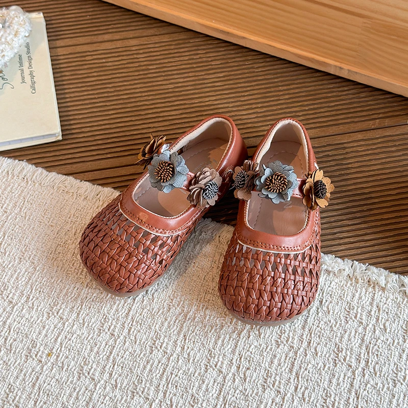 Girls Fashion Shoes Weave Sweet Flowers Kids Princess Shoes Versatile Korean Style 2026 Summer New Children Sandals Soft Bottom