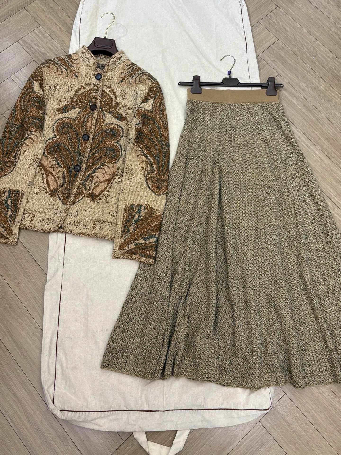 Autumn/Winter New Style Stand Collar Cashmere Jacquard Jacket + A-Line Wide-Length Long Skirt Set - Elegant Luxury