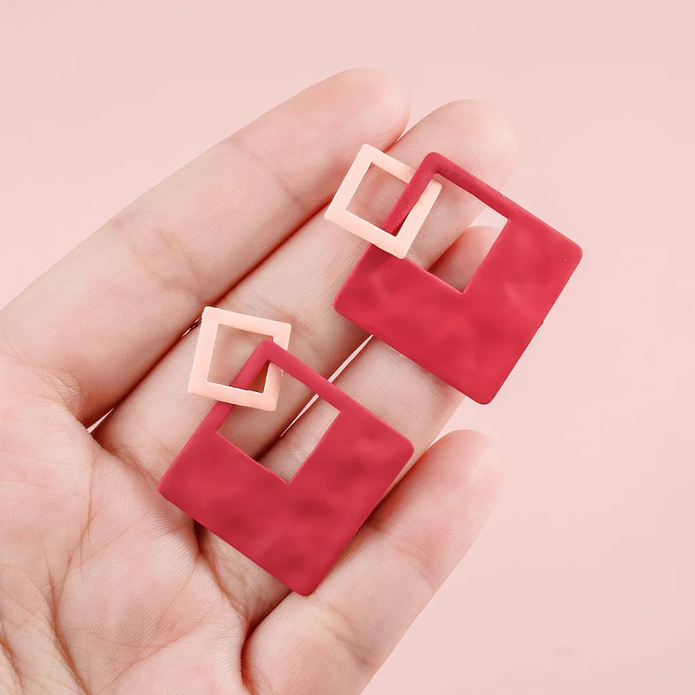 

Sweet jewelry, sweet pink earrings, elegant hollowed-out ladies, fashionable clothing and accessories, all unique and trendy