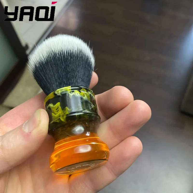 Yaqi 24MM Männer Nassrasur Bürsten Sagrada Familia Schwarz/Weiß Smoking Kunstfaser Harz Griff
