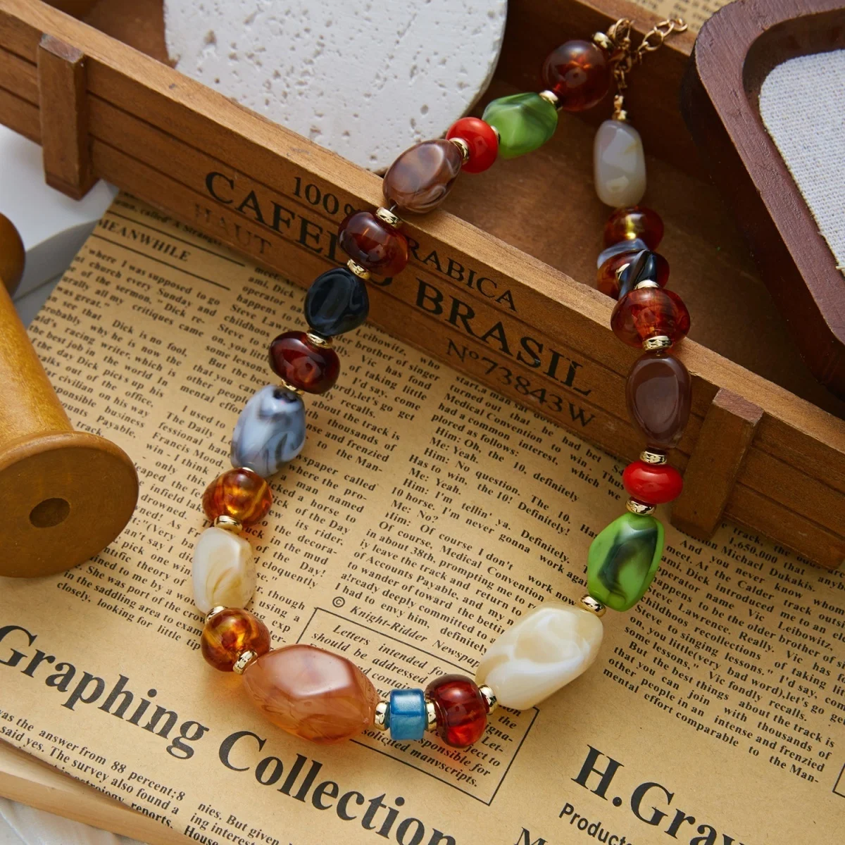 Leopardenmuster-Schalband-Halskette mit Acrylperlen und Edelstahl-Fischanhänger für Damen, Maillard Unregelmäßiger Perlen-Choker-Schmuck – Detail 28