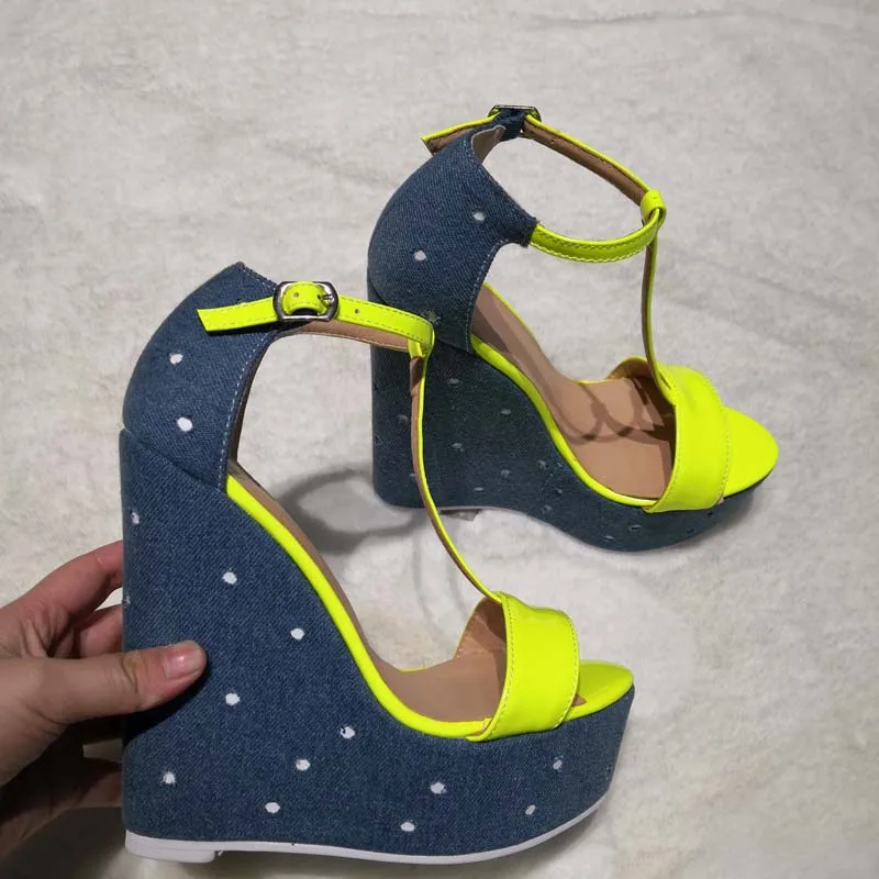 الصيف الوردي النيون الأصفر T-حزام الأزرق البولكا نقطة الدنيم صندل خشبي امرأة اللمحة تو منصة إسفين أحذية عالية الكعب Sandalias