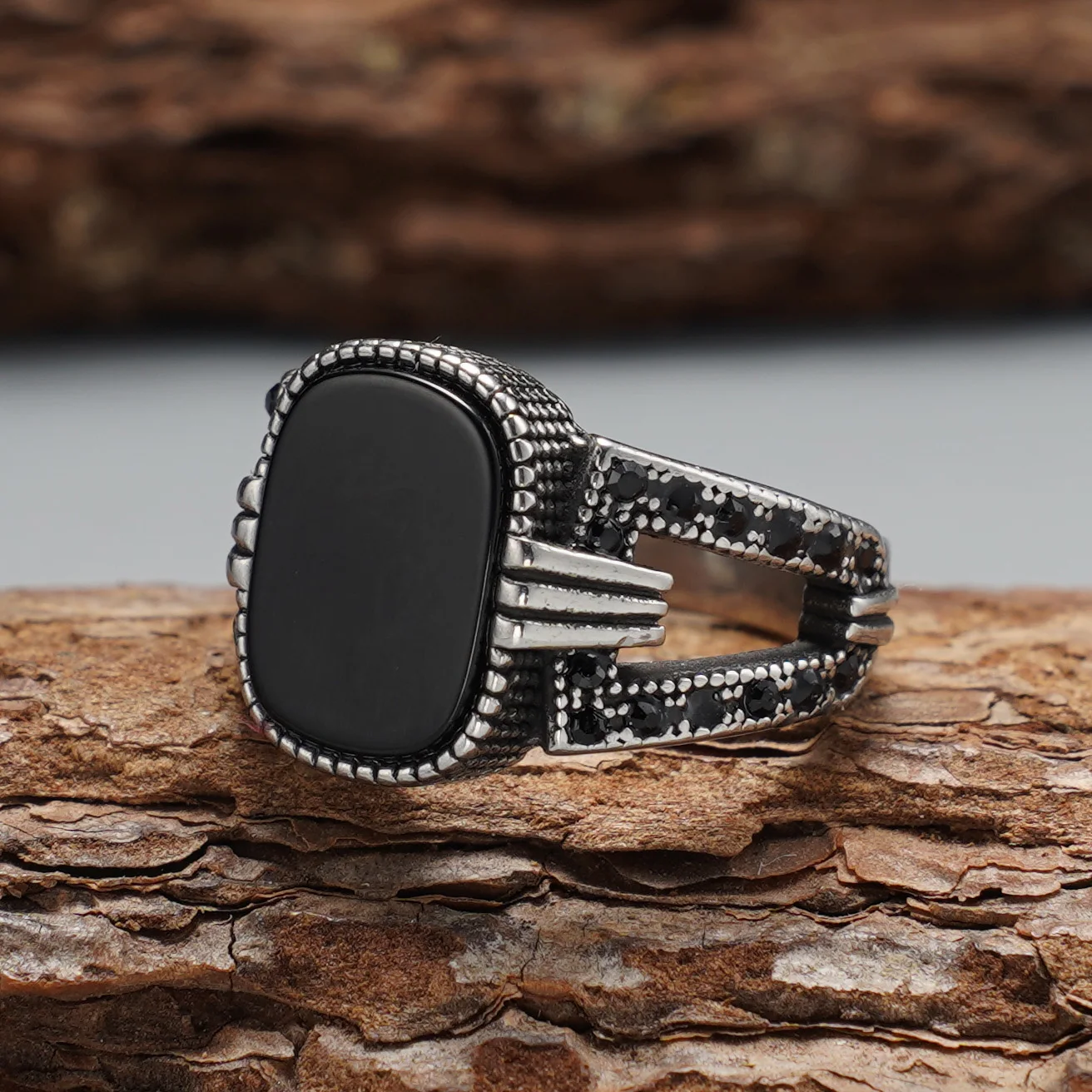Minimalistischer Retro-Siegelring aus schwarzem Achat, hohles, geteiltes Band mit eingelegtem schwarzem Zirkon, Herrenschmuck für den Alltag – Detail 4