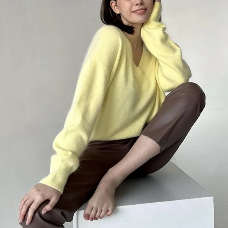 F/W 2025 المرأة الخامس الرقبة فو المنك متماسكة سترة الأوروبية تصميمة خيوط فائقة النعومة معتمدة بانتون باري شيك كنزة بمقاس كبير