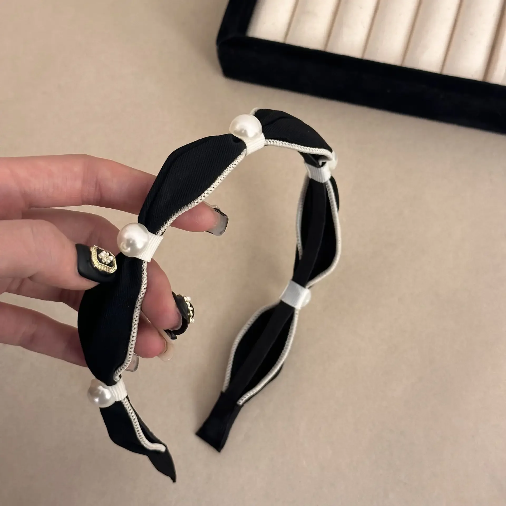 

Повязки на голову для женщин и девочек, резинки для волос, аксессуары, корейские сладости для взрослых, подарок KPOP, новинка 2025 года, популярный дизайнерский чародей с волшебным жемчугом