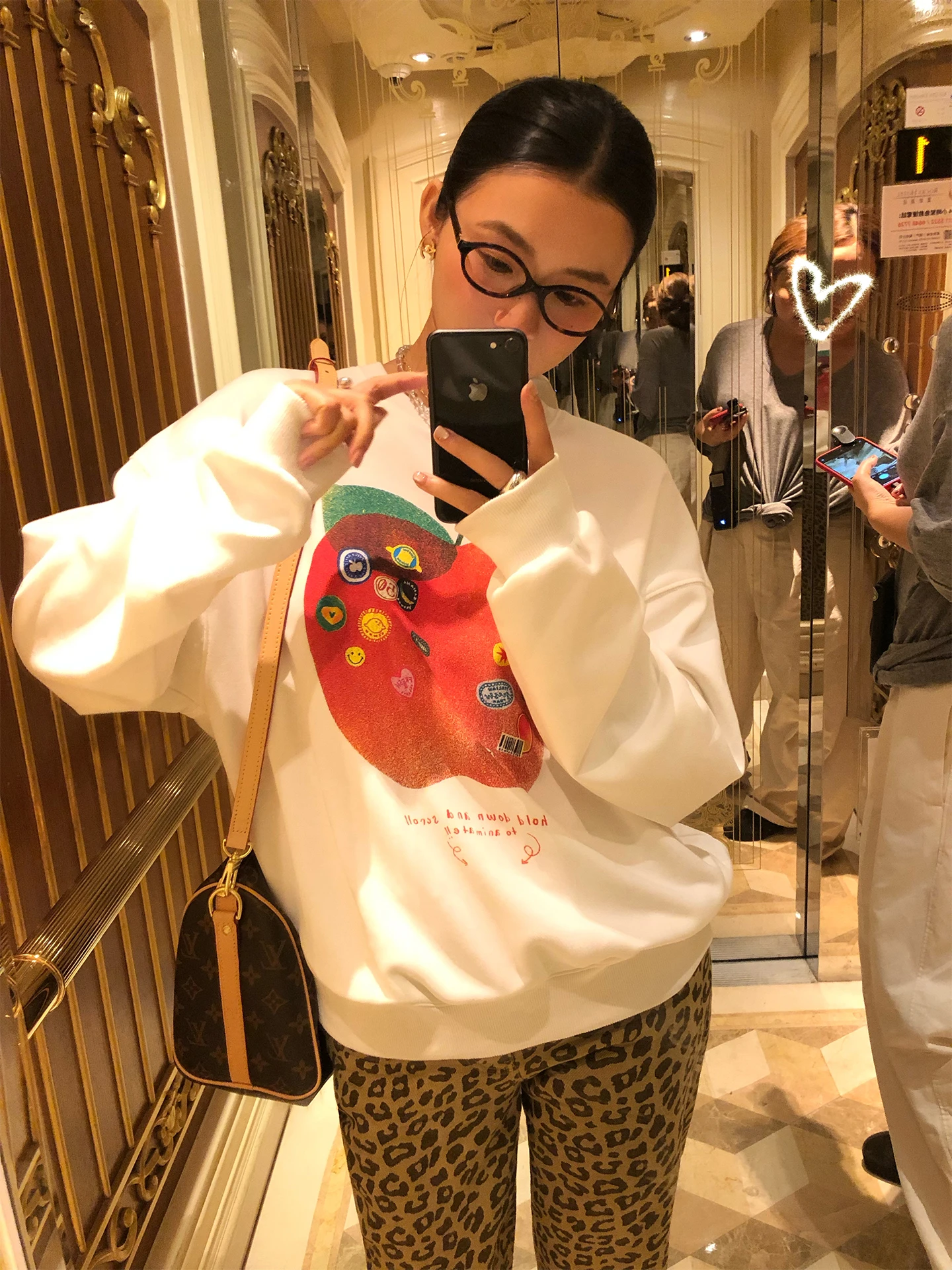 

Loose Fit round Neck Hoodless Sweatshirt Women's White Printed Autumn Outerwear Korean Style Organic Cotton Long Sleeve