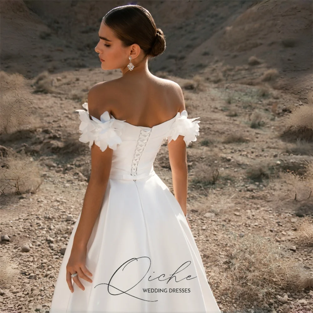 QICHE Moderne Satijn A-lijn Trouwjurken Vrouwen Bloemen Uit De Schouder Hoge Zijsplit Open Rug Vestidos De Noiva Aangepast