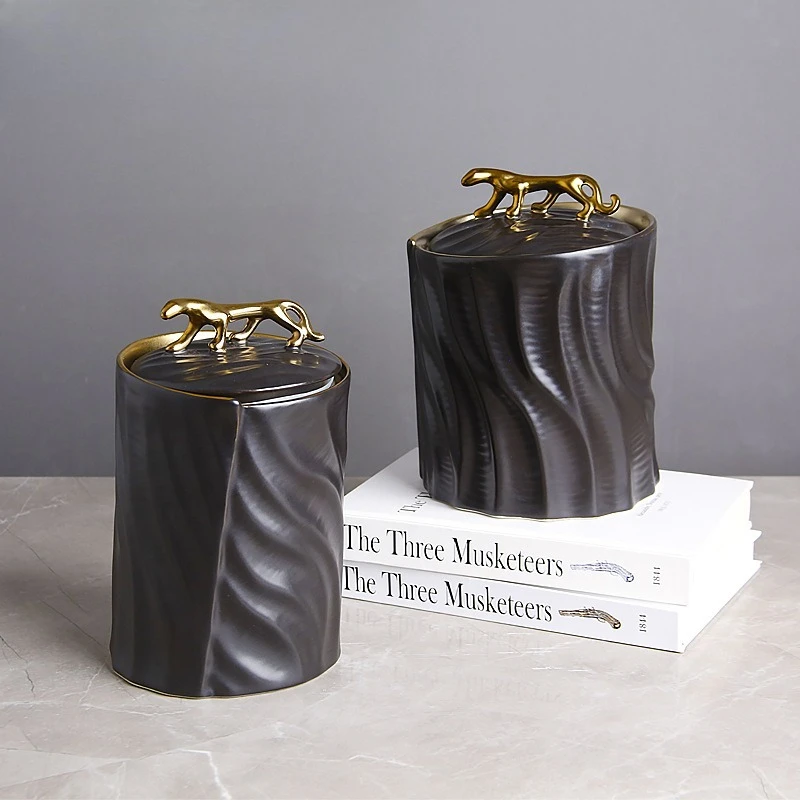 Florenc schlichte, galvanisierte, mattgoldene Keramik-Leoparden-Vase, Hotel- und Heimdekoration, Ornament im Hotelstil.