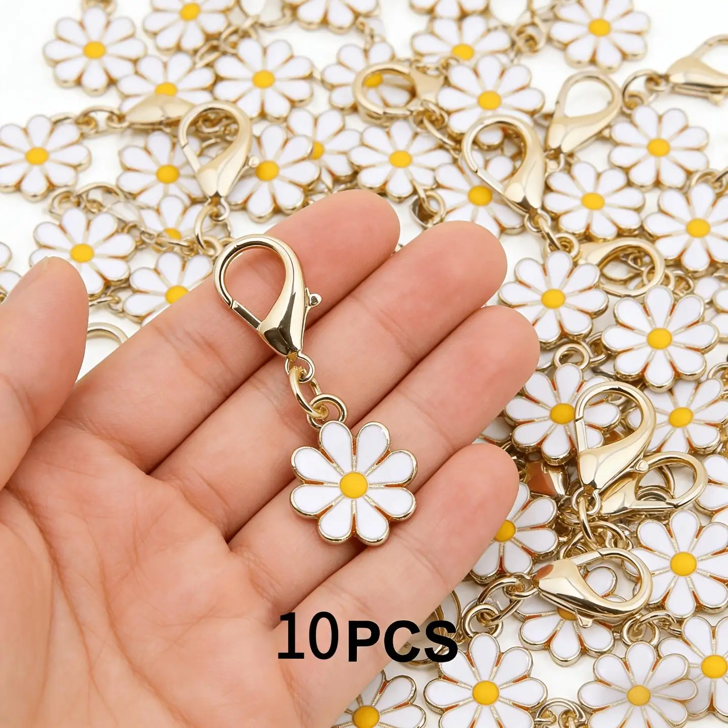 Fashionable Daisy Flower Decorated Keychains, Mother's Day Gifts, Exquisite Gifts for St. Patrick's Day and Birthdays, Bag Decor