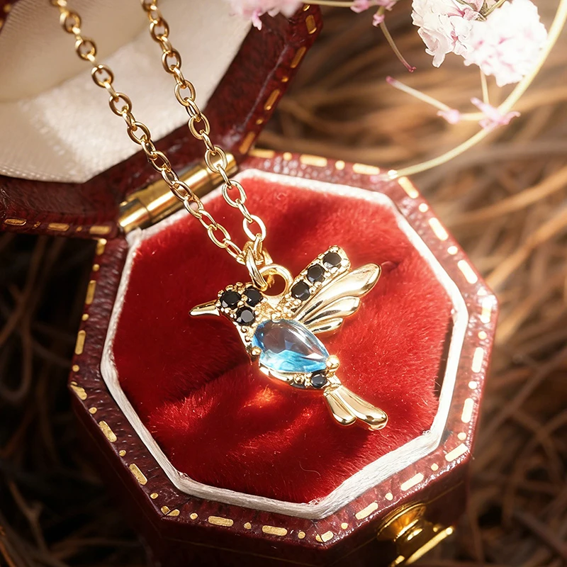 Huitan Lovely Bird Pendant Necklace for Women Dazzling Exquisite Active Neck Accessories Noble Fashionable Elegant Party Jewelry
