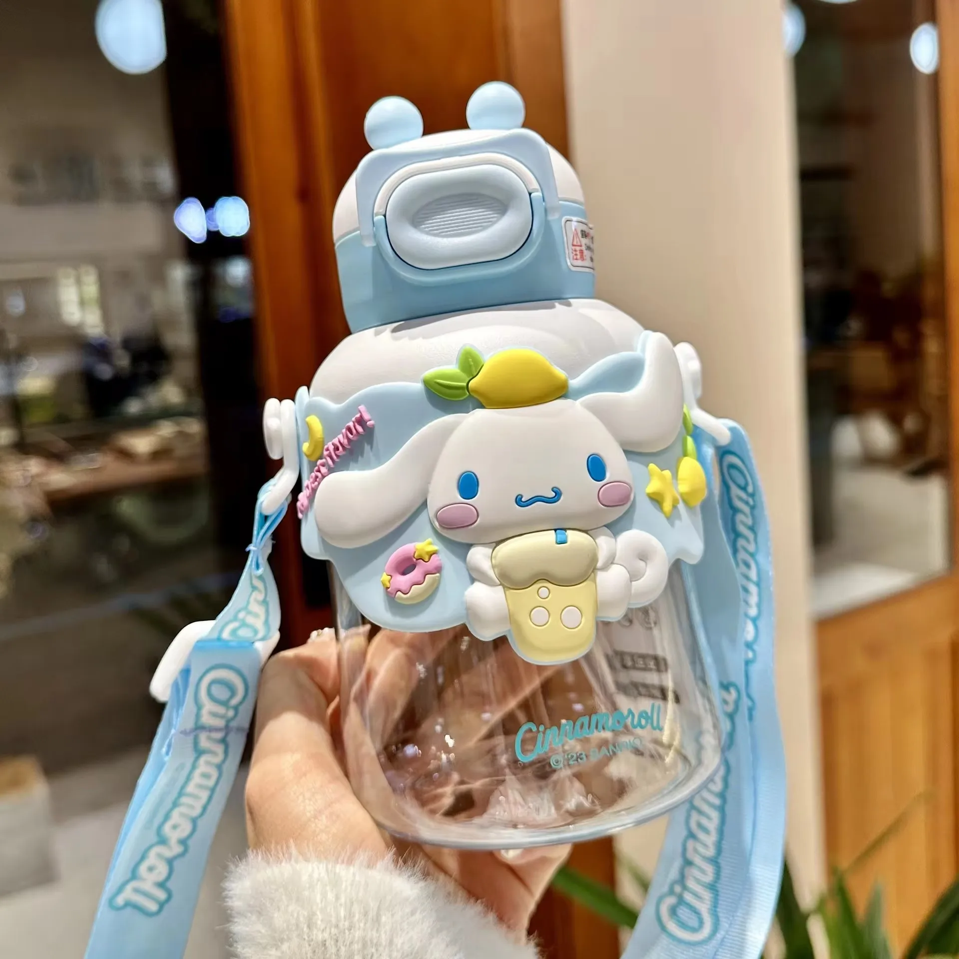 700ml Sanrio Kuromi Melody Hello Kitty Butelka na wodę Cinnamoroll Pochacco Student Cartoon Plastikowa butelka o dużej pojemności Kubek na napoje