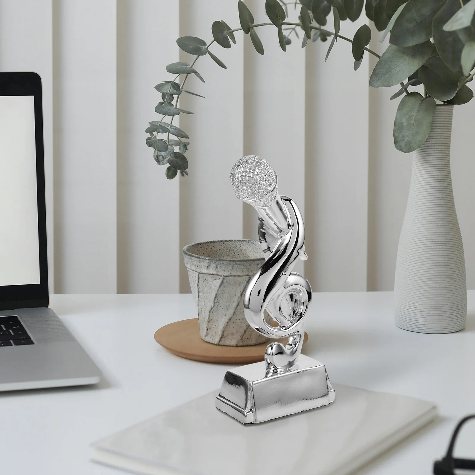 

Music Trophy Microphone Design For Singing Competitions Silver Karaoke Party Decorations Vocal Achievement Award Trophies