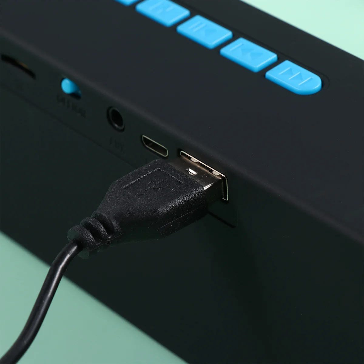 

1Pcs Mini Speaker Wireless Portable Dual Horn Subwoofer Stereo Outdoor Home Music Green Mini Speaker