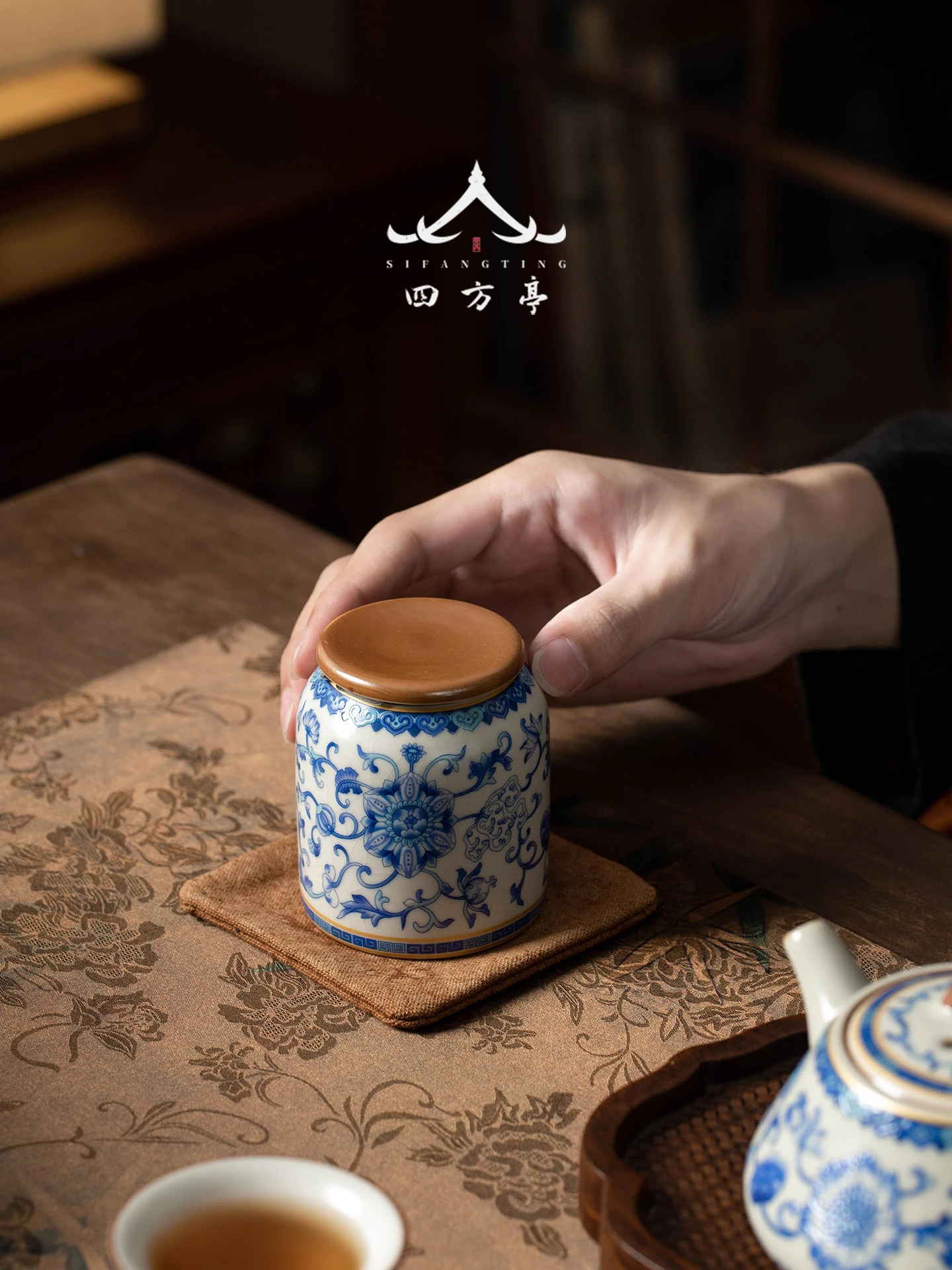 Portable Small Size Qinghua Ceramics Tea Canister Reversible Lid Storage Jar High End Porcelain Gongfu Tea Set Rural Style