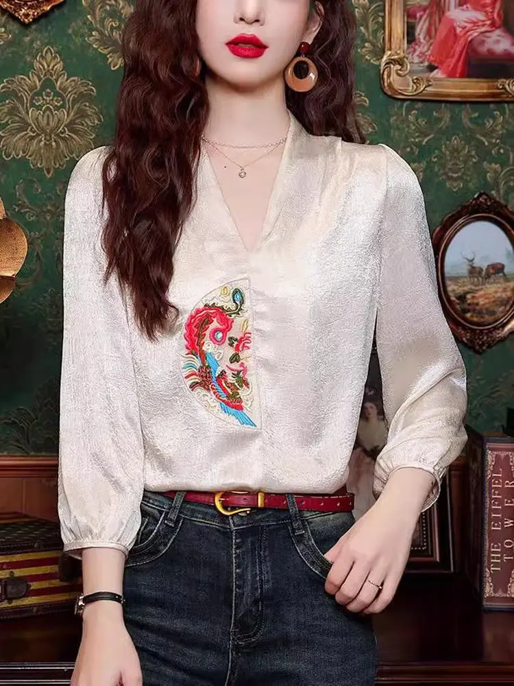 

Elegant Luxury New Chinese Style Embroidered Women's Spring Shirt New Style Temperament V-Neck Seven Sleeved National Top