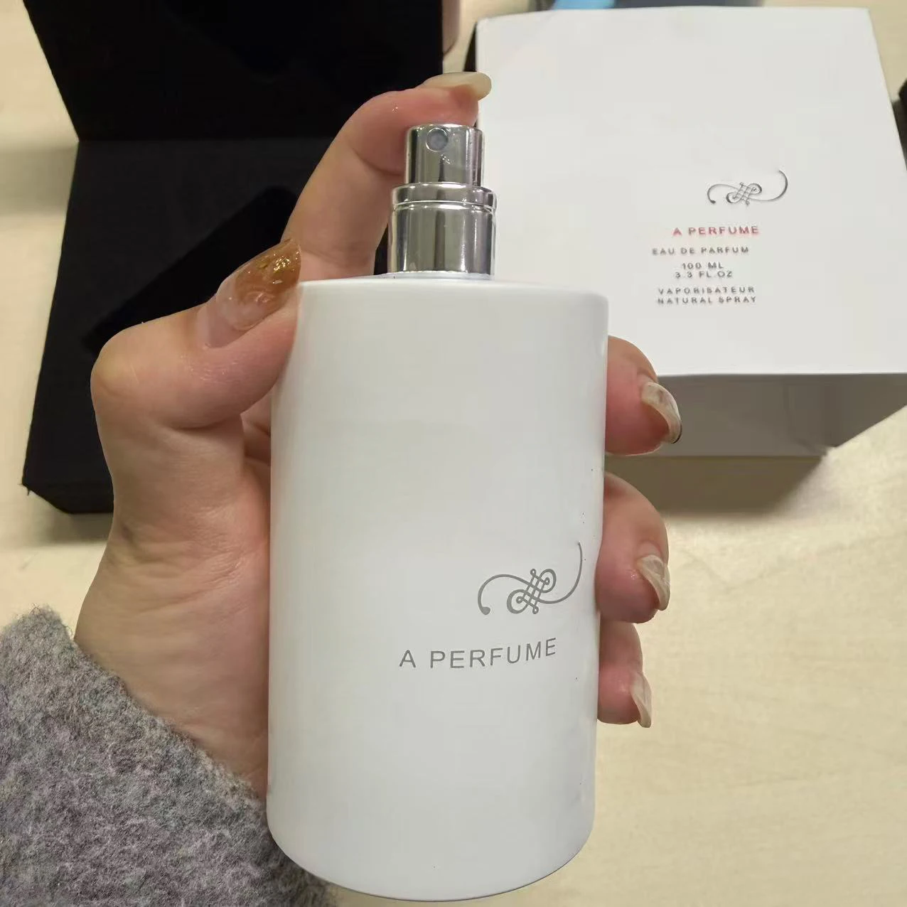 

Jul.iett.e Ha. s A De Parfum Woody, musk and amber perfume, light and lasting fragrance