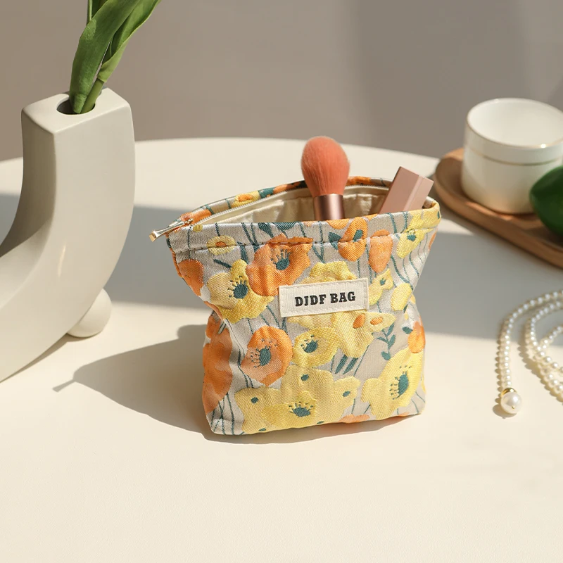 

Women's Makeup Bag Small Yellow Pumpkin Flower Portable Cosmetics Lipstick Storage Bag Commuter Clutch Fashion Coin Purse Ins