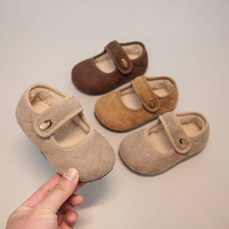 

Зимние нечеткие балетки для маленьких девочек, новинка 2025 года, балетки с плюшевой подкладкой для маленьких девочек, шикарные детские вечерние свадебные туфли принцессы на мягкой подошве