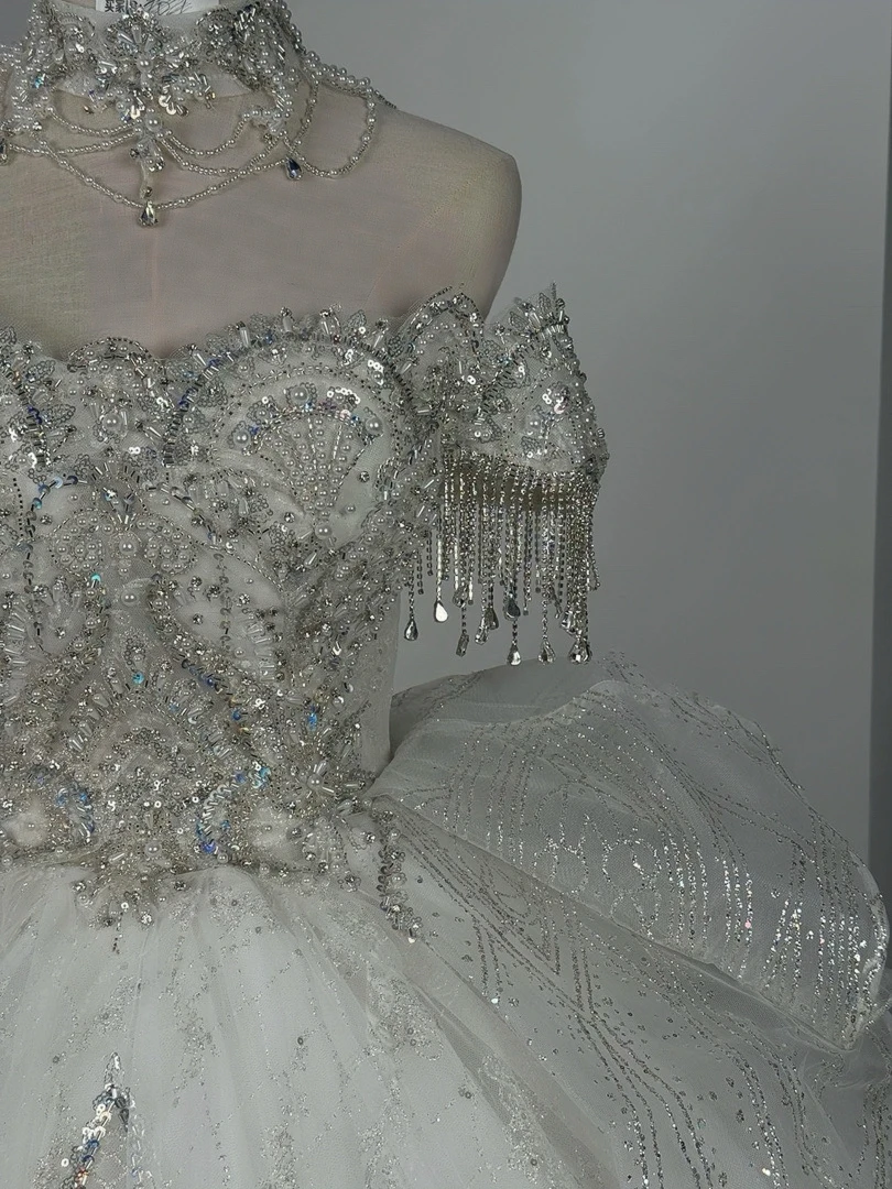 トップラグジュアリーウェディングドレス シャイニーダイヤモンドタッセル オフショルダー バックレスストラップ Aライン装飾 特別な機会 ブライズメイドドレス