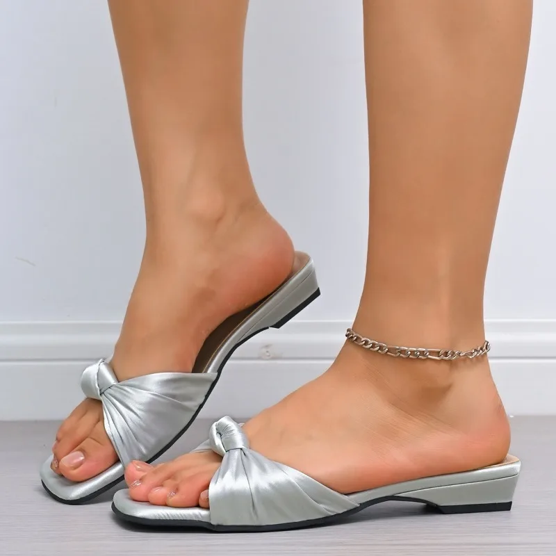 

Новинка 2023 года, летние женские высококачественные тапочки с квадратным носком и узлом-бабочкой, модные шлепанцы на низком каблуке, женское уличное платье Sanda