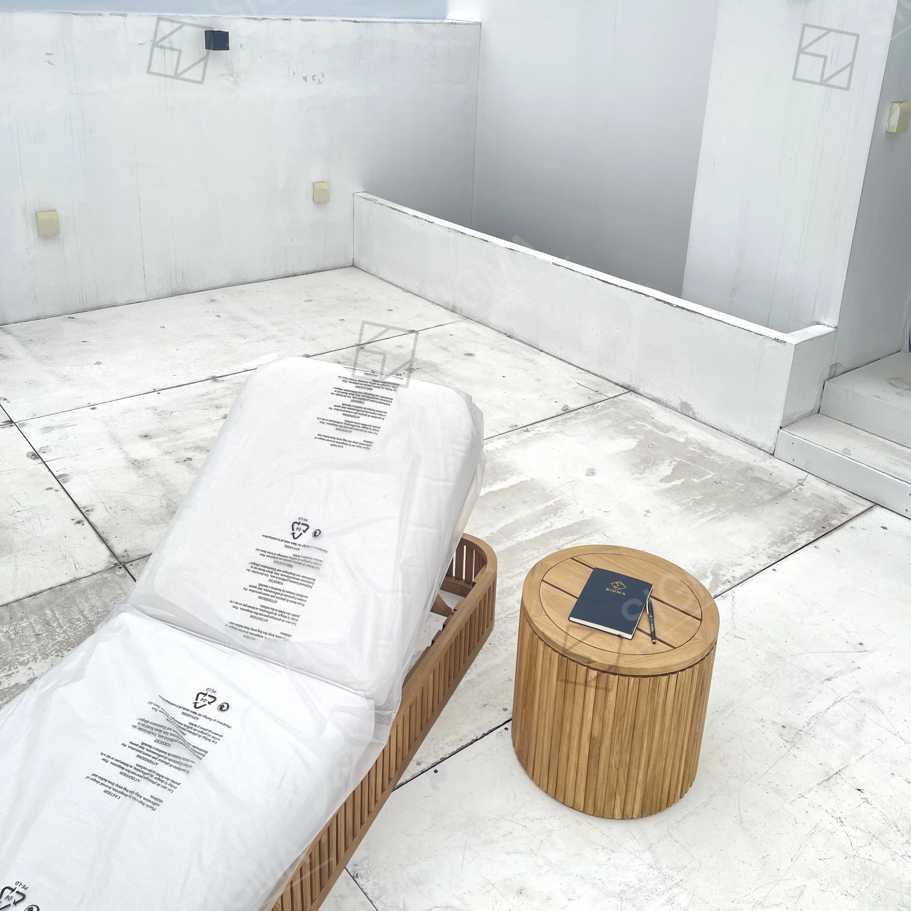 Solid Teak Patio Outdoor Weatherproof Cushions for Hotel and Resort Use