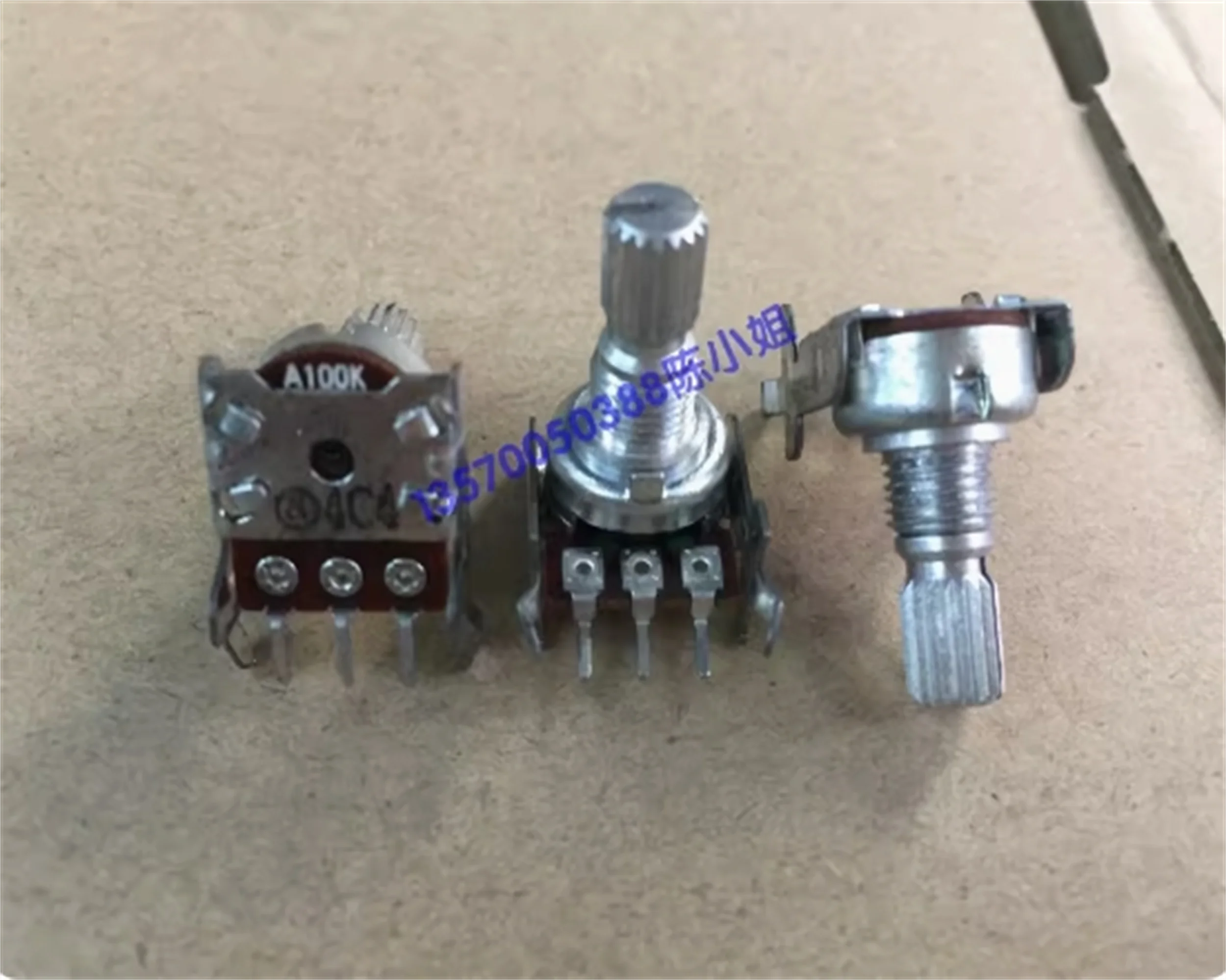 Volume potentiometer RK121 type A100K on 1 PCS Desheng BCL3000 radio, with a handle length of 15mm and a row of 3 pins