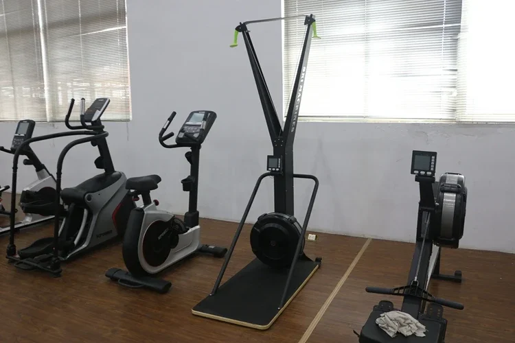 Équipement de fitness et de gymnastique commerciale, machine de ski erg, autres sports et divertissements, machine de gym à vendre