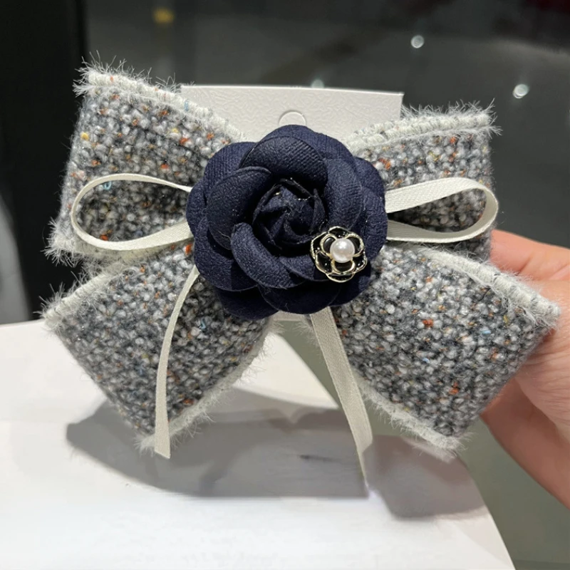 Handgefertigte Stoff Kamelie Blume Schleife Haarspangen Haarspangen Kopfschmuck Federclip Pferdeschwanz Haarschmuck für Frauen Girlsi-Remiel – Detail 2
