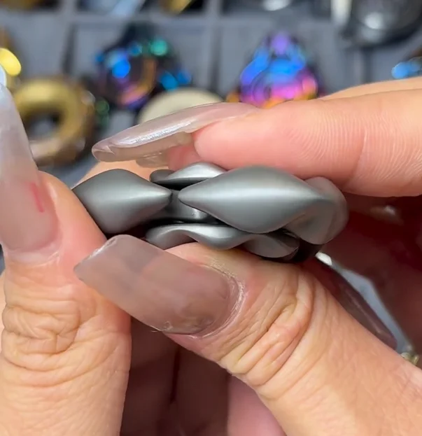 

Used EDC Cold Rain Squid OG Dock Original Color fidget spinner metal decompression toy