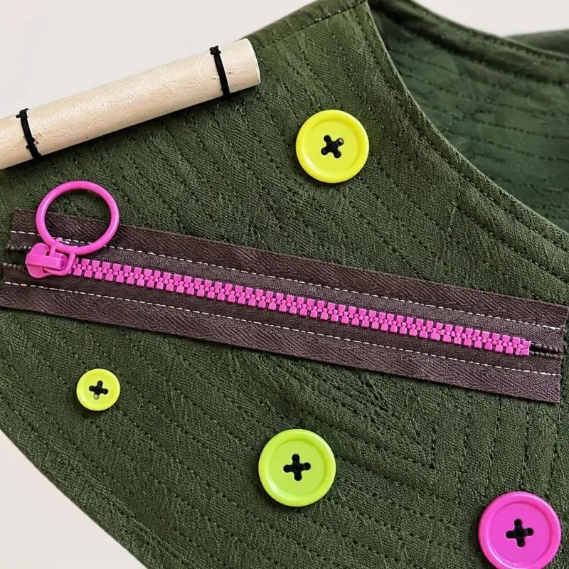 Indoor Pet Bird Interaction Accessory with a Fabric Drape Form, Two Shoulder Rails, Enclosed Front Compartment and Bright D2RD