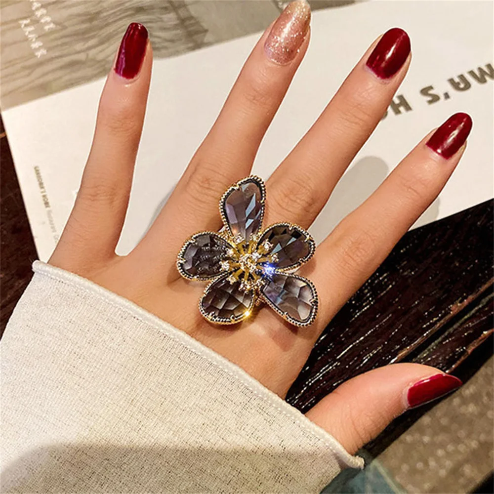 Fashionable Exaggerated Alloy Flower Ring with Light Luxury Design Cocktail Acrylic Opening Ring Party Accessories Gifts