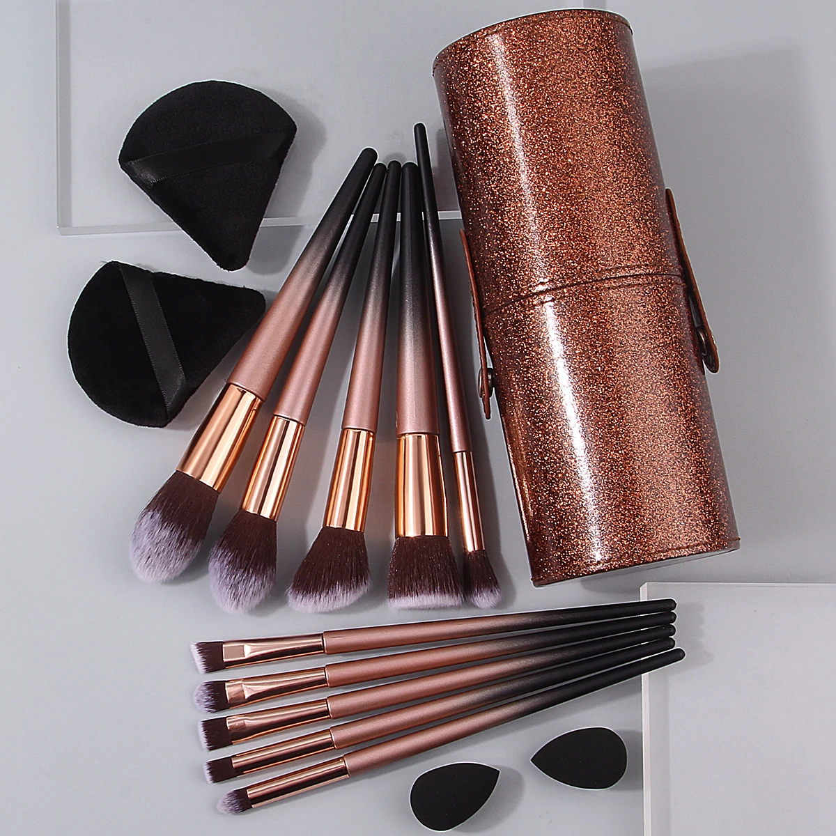 Juego de brochas de maquillaje multiusos, 10 Uds. + 4 Uds. De esponjas triangulares para polvo/pequeño huevo de belleza + 1 Uds. De cubo de almacenamiento cubierto de gran capacidad