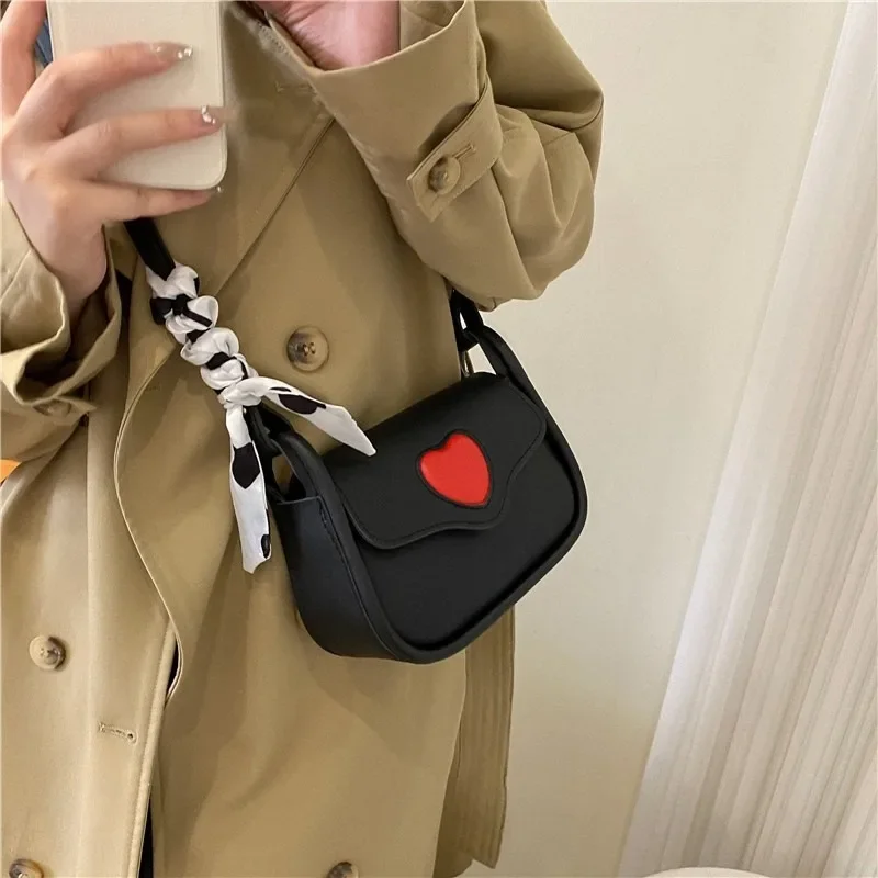 Cute Love Shoulder Bag Versatile PU Leather Mobile Phone Pouch Women Underarm Bags Retro Splicing Love Saddle Bag Handbag