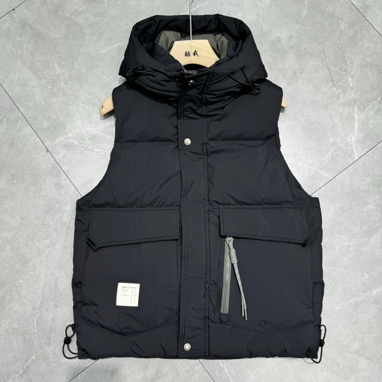 

Мужской модный корейский пуховый жилет с капюшоном, утепленный, осенне-зимняя верхняя одежда, с подплечниками, молодежный, приталенный крой