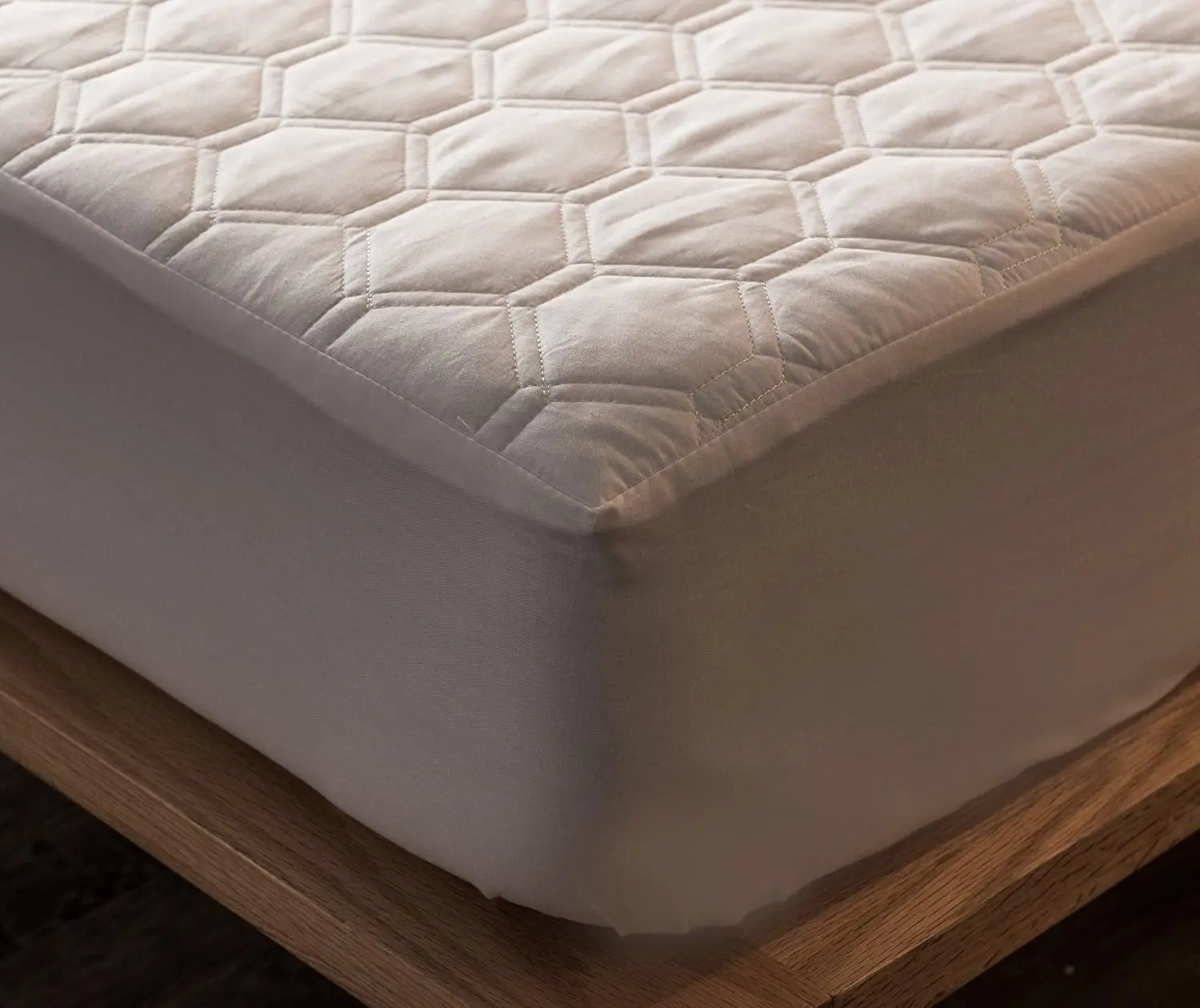 

Hani Matrat Premium Quilted Fitted Mattress Pad Protector Made With Natural Combed Cotton - Cooling And Breathable Mattress