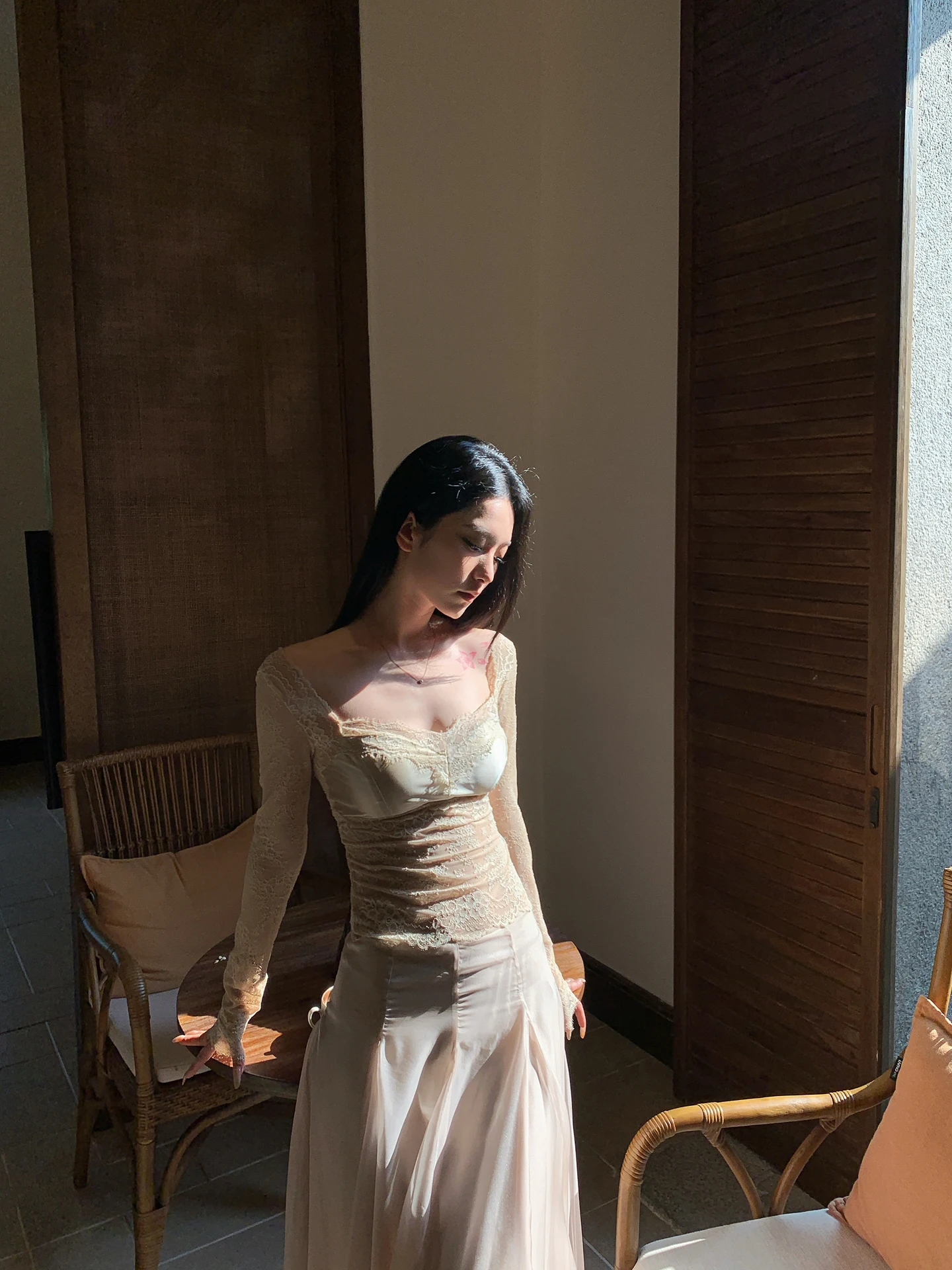 

Женский топ SMBL RAIN с кружевными вставками и длинным рукавом, летний, синий, в винтажном стиле, приталенный, на одно плечо