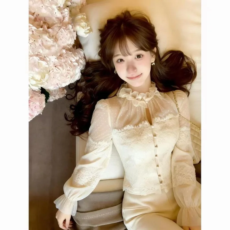 

Lace Shirt Women's Autumn Winter Inner Cover Base High-end Fashionable Good-looking Age-reducing Temperament French Design Top