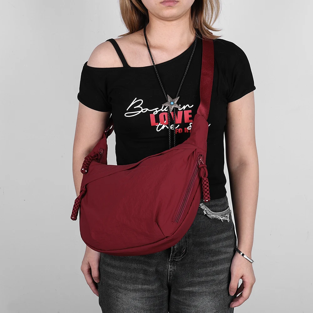 กระเป๋าถือไนลอนพร้อมสายปรับได้ กระเป๋าสะพายไหล่แบบลำลอง กระเป๋าสะพายไหล่แบบเบาสำหรับผู้หญิงเดินทางกลางแจ้ง