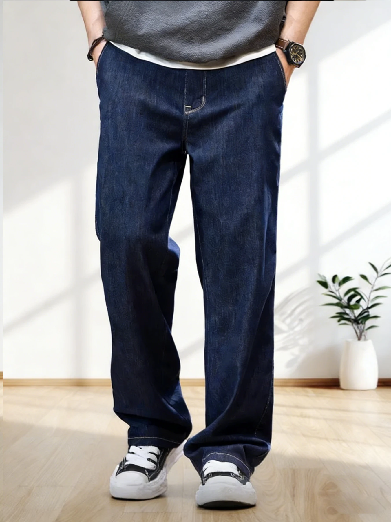 

Мужские джинсы премиум-класса с широкими штанинами, свободного кроя, подчеркивающие форму ног, идеально подходят для повседневной носки.